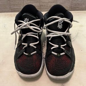 Kyrie Irvin Kyrie 7 rayguns size 5